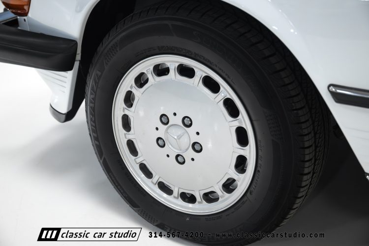 89_Mercedes_Benz_560SL_2259-42