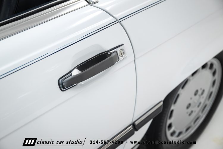 89_Mercedes_Benz_560SL_2259-45