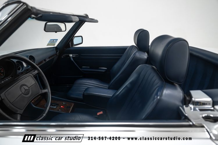89_Mercedes_Benz_560SL_2259-51