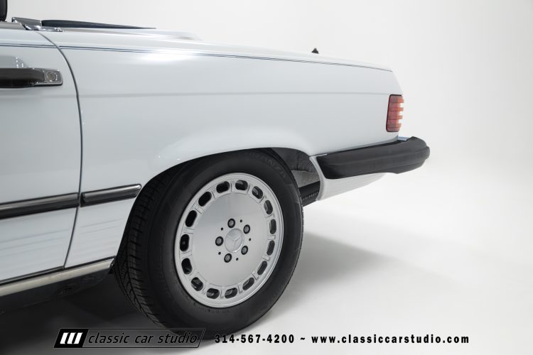 89_Mercedes_Benz_560SL_2259-57