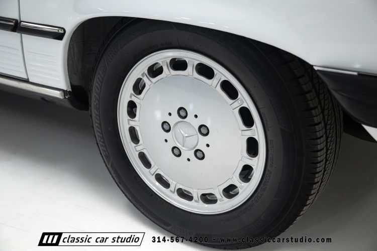 89_Mercedes_Benz_560SL_2259-60