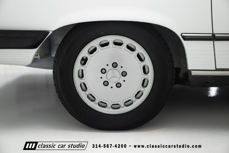 89_Mercedes_Benz_560SL_2259-84