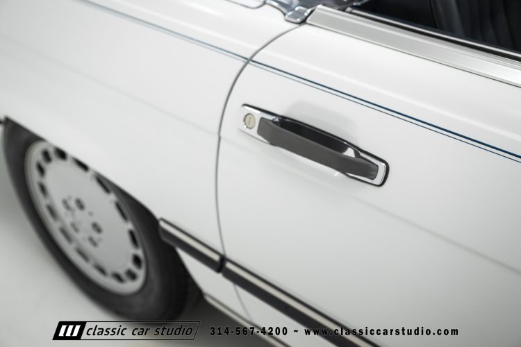89_Mercedes_Benz_560SL_2259-86