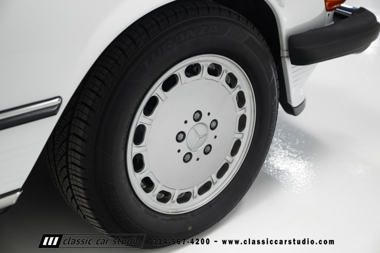 89_Mercedes_Benz_560SL_2259-92