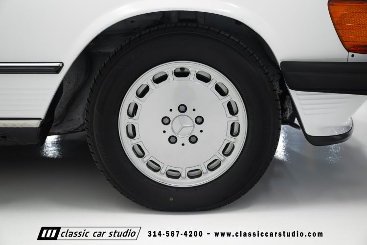 89_Mercedes_Benz_560SL_2259-93