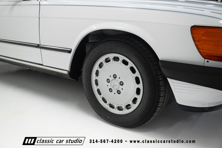 89_Mercedes_Benz_560SL_2259-95