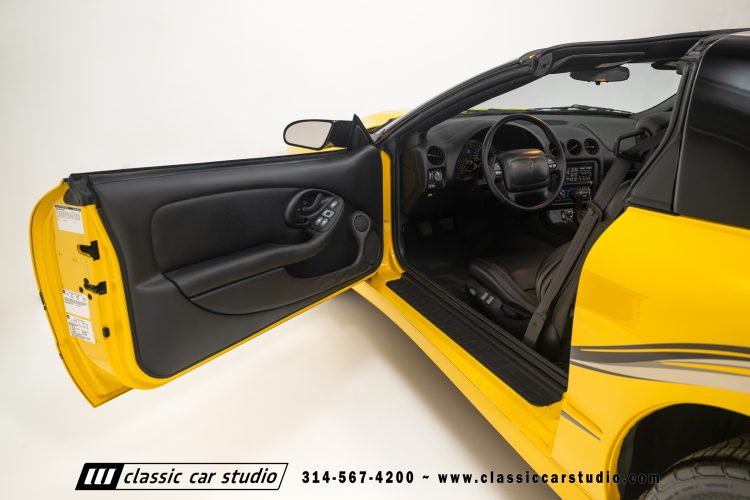 2002_Pontiac_Trans_Am_WS6_2266-108