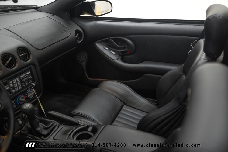 2002_Pontiac_Trans_Am_WS6_2266-137