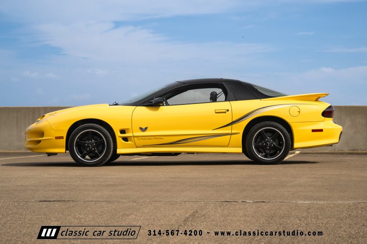 2002_Pontiac_Trans_Am_WS6_2266-237
