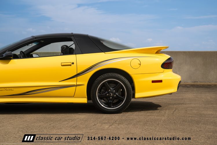 2002_Pontiac_Trans_Am_WS6_2266-238