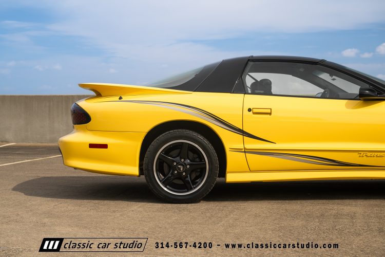 2002_Pontiac_Trans_Am_WS6_2266-254