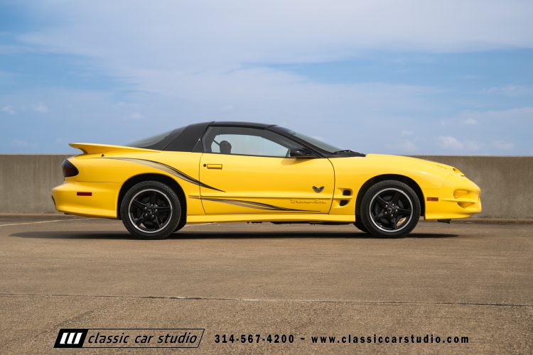 2002_Pontiac_Trans_Am_WS6_2266-255