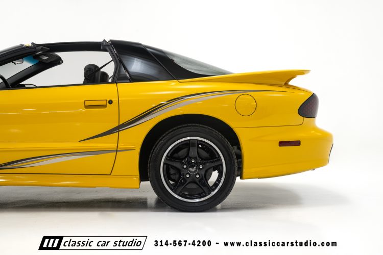 2002_Pontiac_Trans_Am_WS6_2266-53
