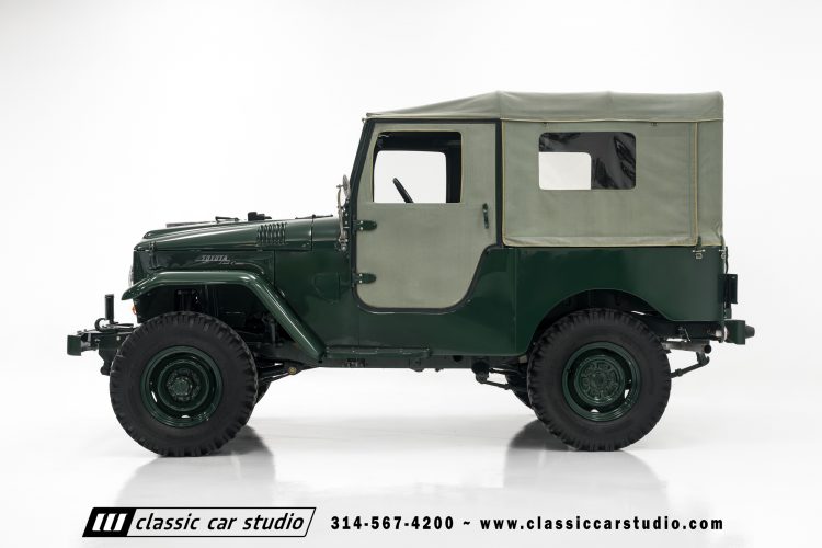 59_Toyota_Land_Cruiser_FJ25-2209-27