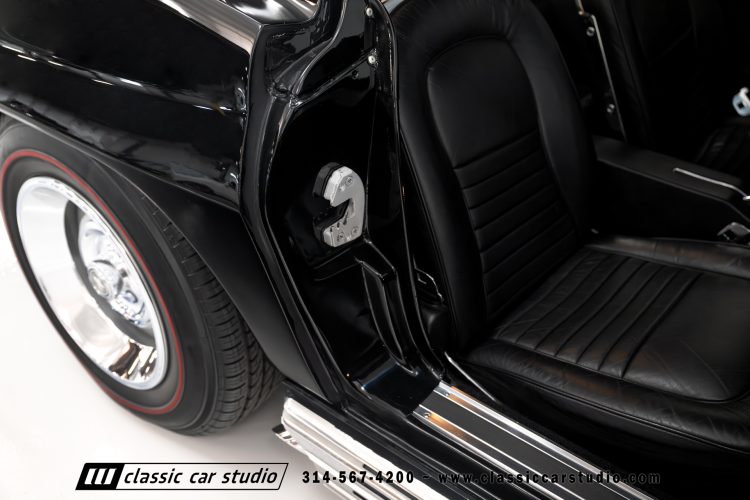 67_Chevrolet_Corvette_2242-114