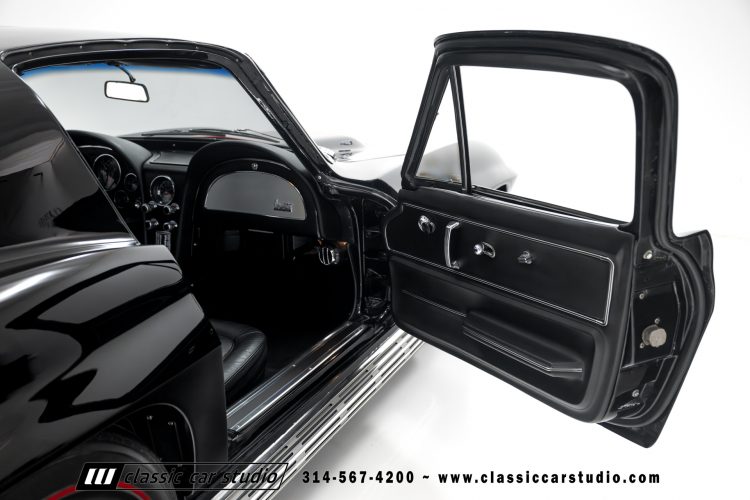 67_Chevrolet_Corvette_2242-117