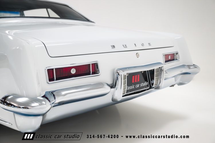 63_Buick_Riviera_2241-40