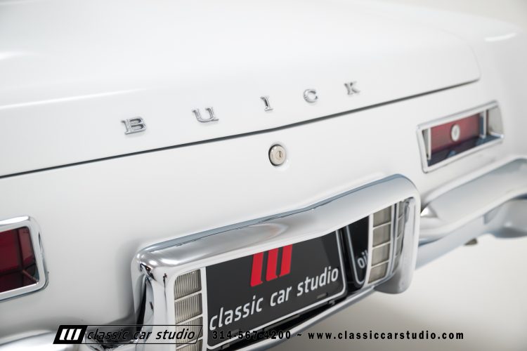 63_Buick_Riviera_2241-43