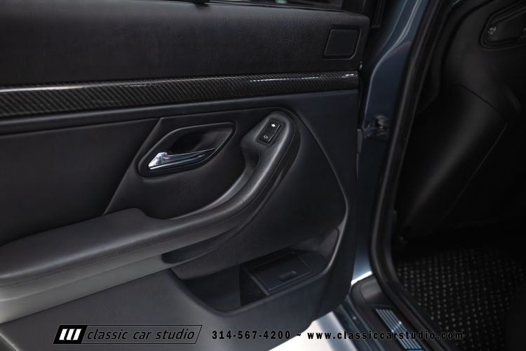 2000_BMW_M5_2247-109