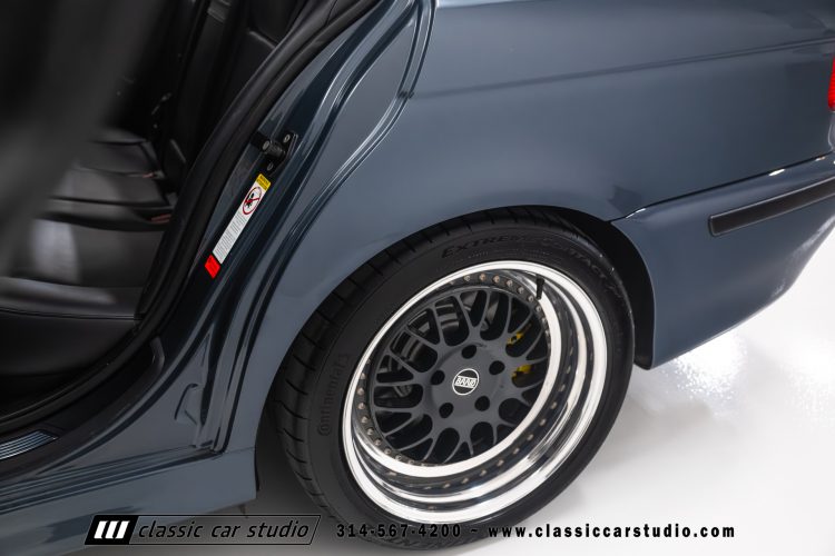 2000_BMW_M5_2247-112