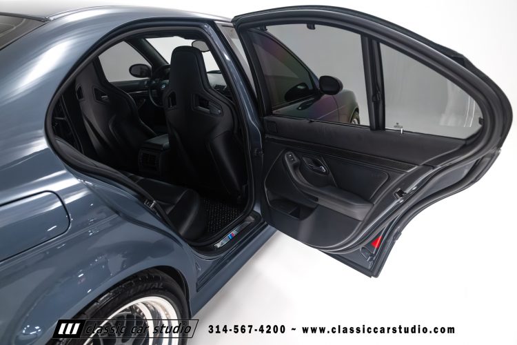 2000_BMW_M5_2247-117