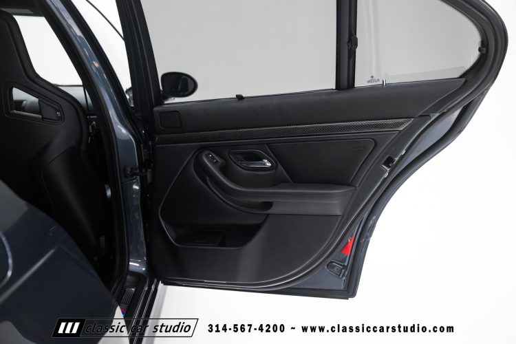 2000_BMW_M5_2247-118