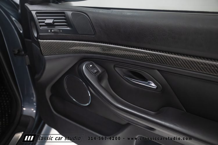 2000_BMW_M5_2247-127