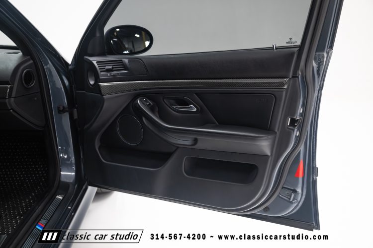 2000_BMW_M5_2247-128
