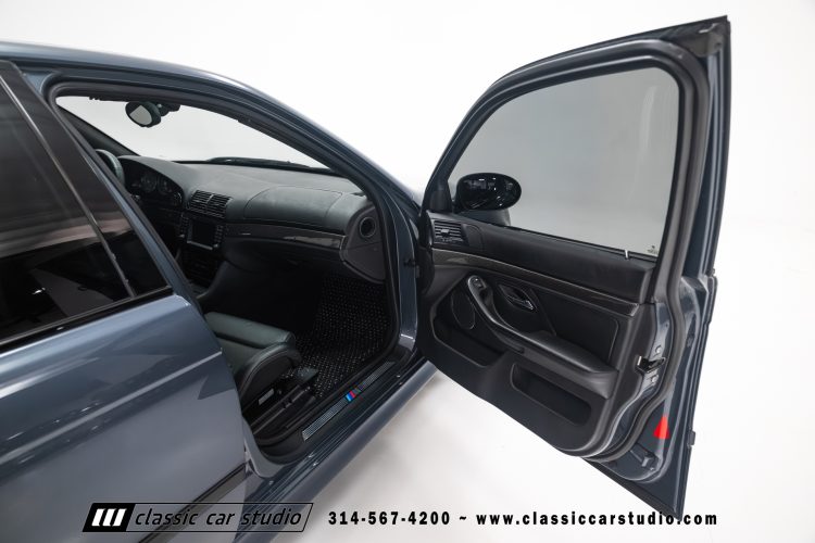 2000_BMW_M5_2247-129