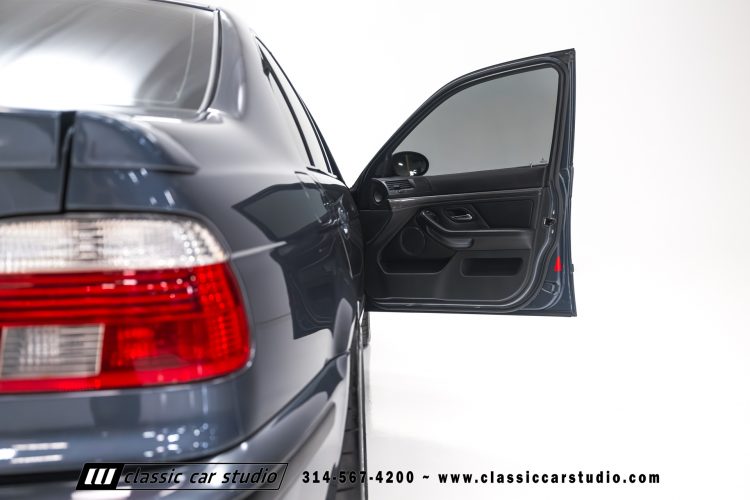2000_BMW_M5_2247-130
