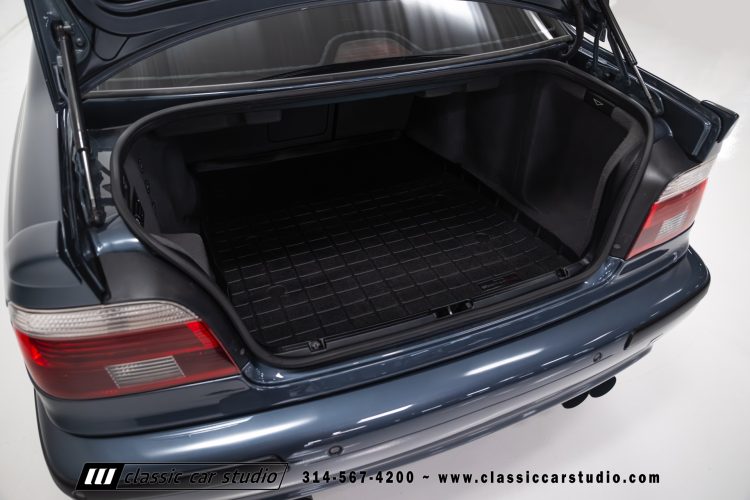 2000_BMW_M5_2247-157