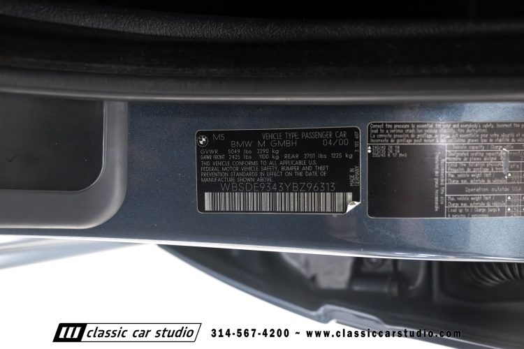 2000_BMW_M5_2247-158