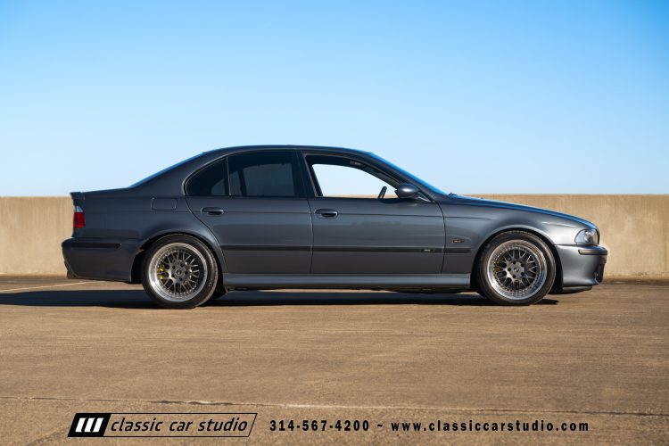 2000_BMW_M5_2247-209