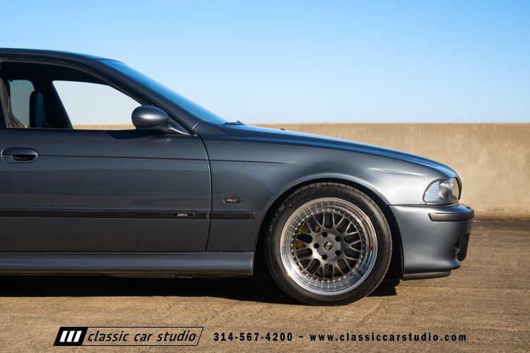 2000_BMW_M5_2247-210