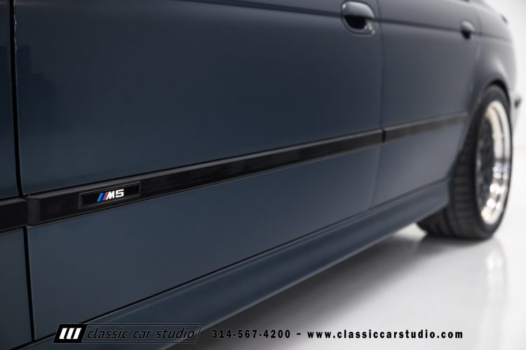 2000_BMW_M5_2247-23