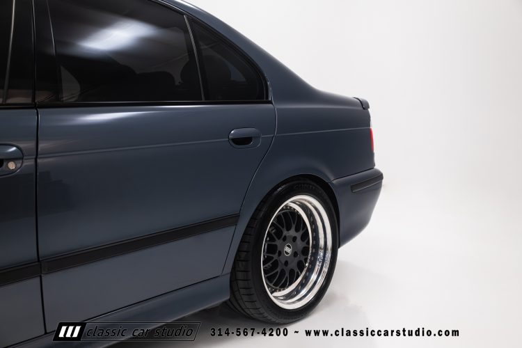 2000_BMW_M5_2247-30