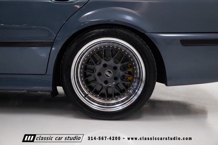 2000_BMW_M5_2247-32