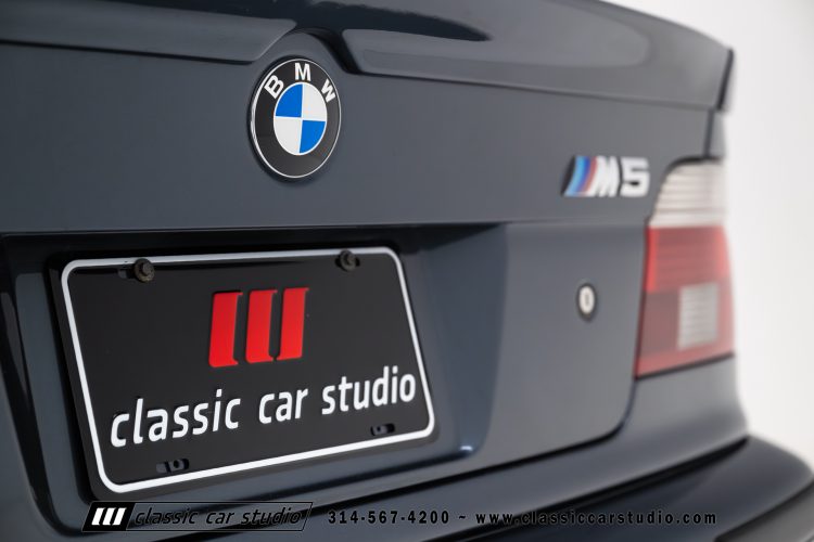 2000_BMW_M5_2247-43
