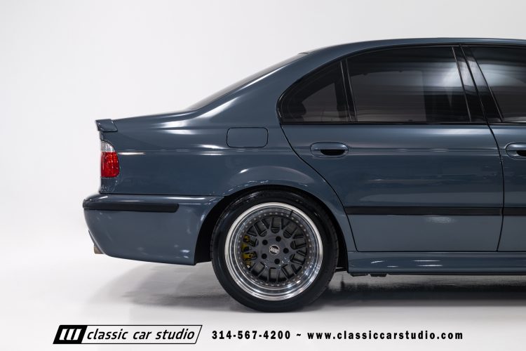 2000_BMW_M5_2247-55