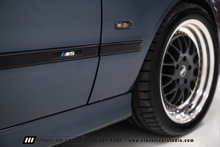 2000_BMW_M5_2247-63