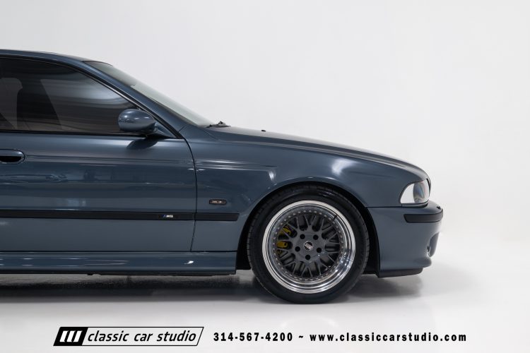 2000_BMW_M5_2247-66