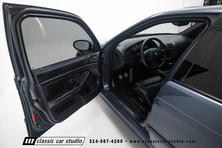 2000_BMW_M5_2247-83