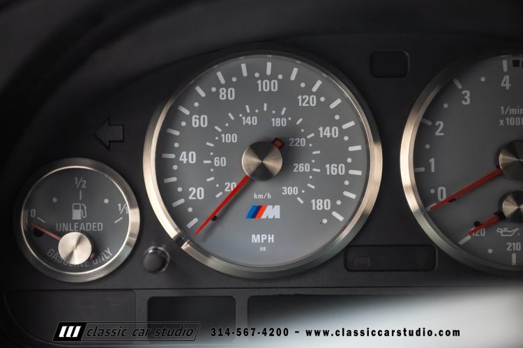 2000_BMW_M5_2247-95