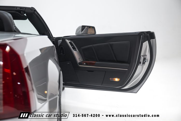 2006_Cadillac_XLR_2273-107