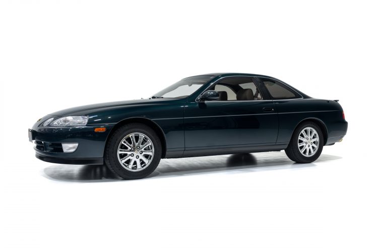 2004_Lexus_SC400_2286-1