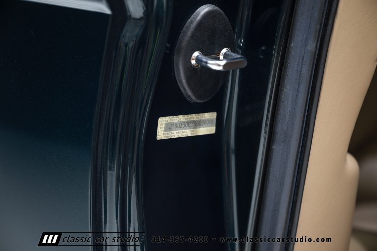 2004_Lexus_SC400_2286-101