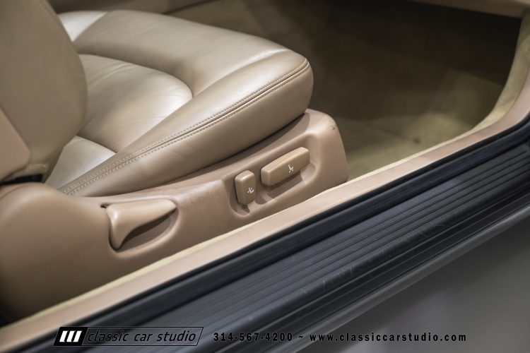 2004_Lexus_SC400_2286-104