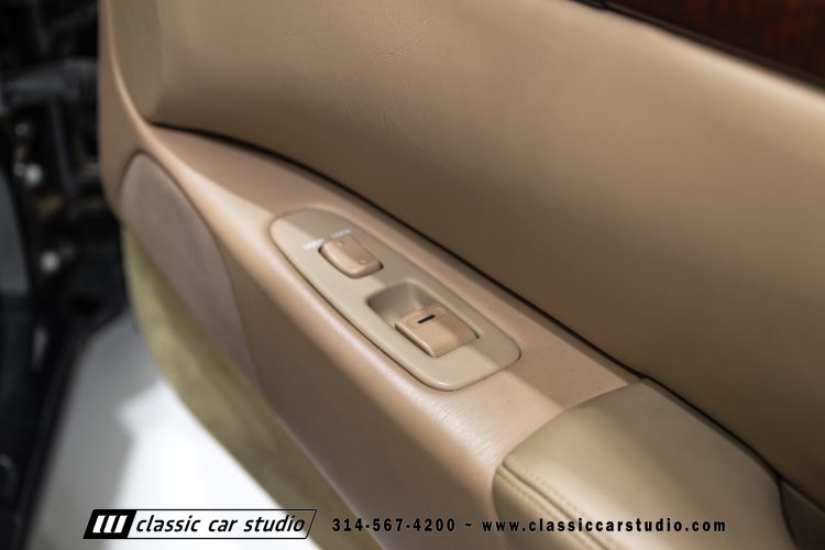 2004_Lexus_SC400_2286-105