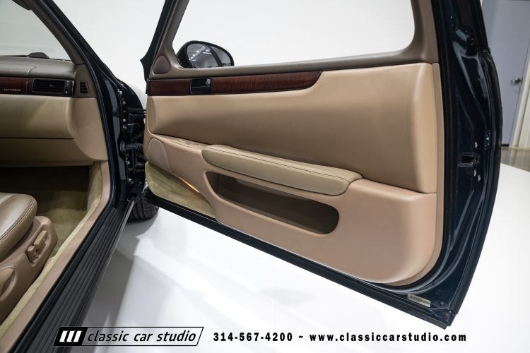 2004_Lexus_SC400_2286-106