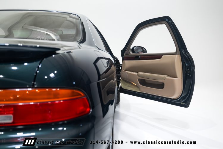 2004_Lexus_SC400_2286-107